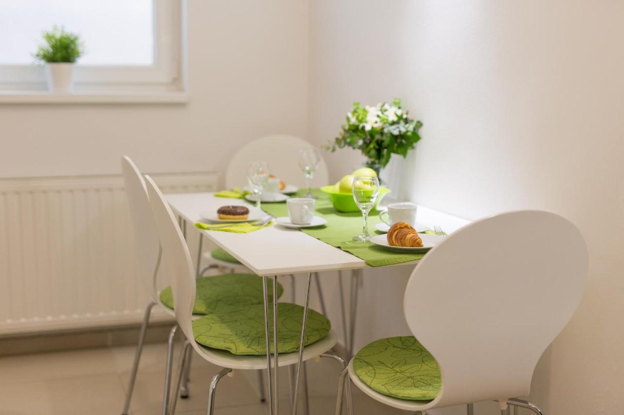 Logo Apartments 5 Min Walk To Main Square Zagreb Luaran gambar