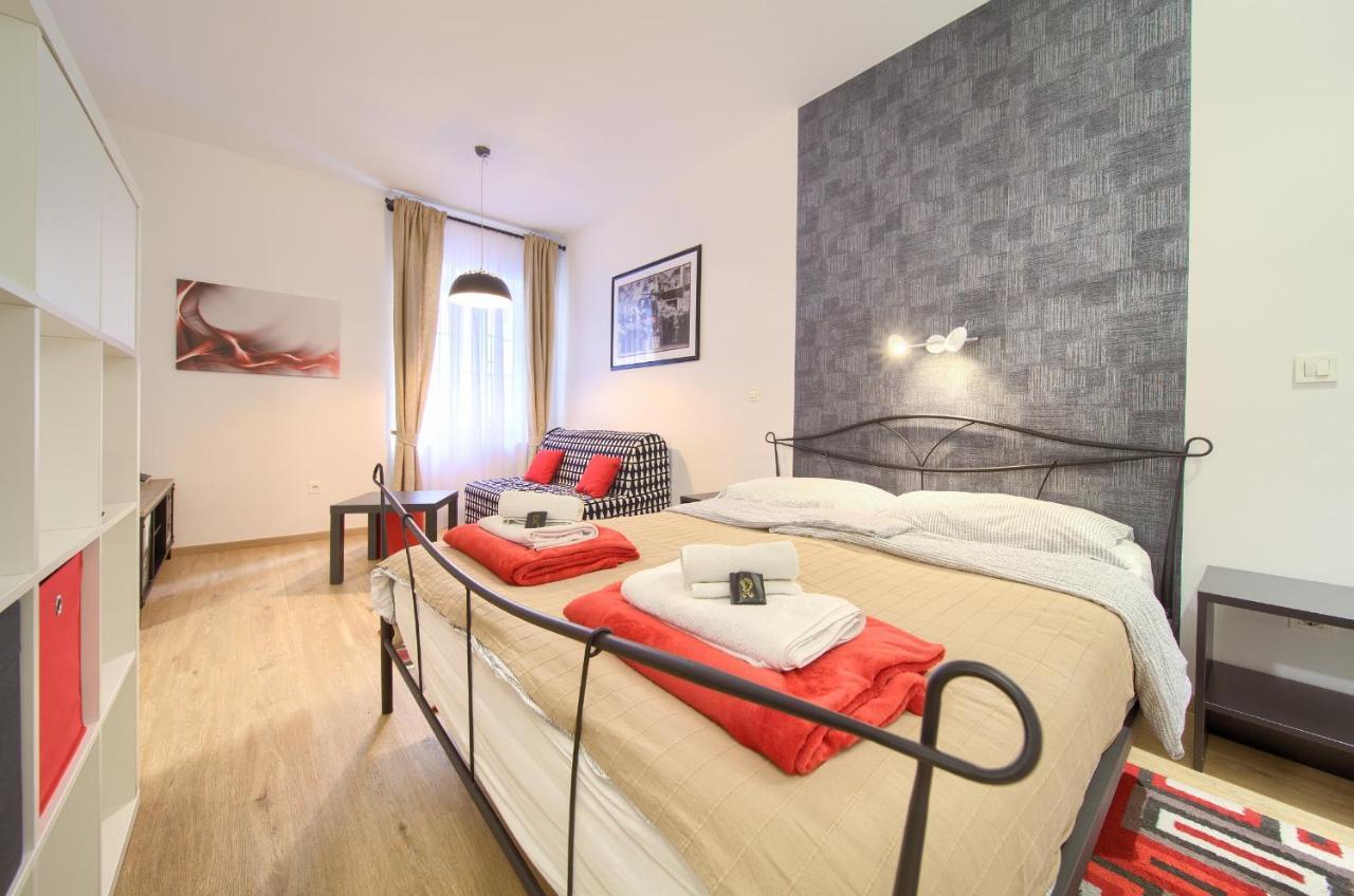 Logo Apartments 5 Min Walk To Main Square Zagreb Luaran gambar