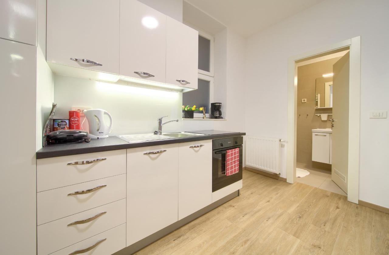 Logo Apartments 5 Min Walk To Main Square Zagreb Luaran gambar