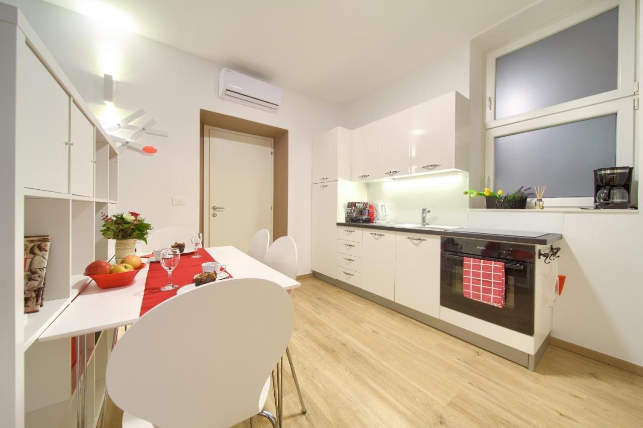 Logo Apartments 5 Min Walk To Main Square Zagreb Luaran gambar