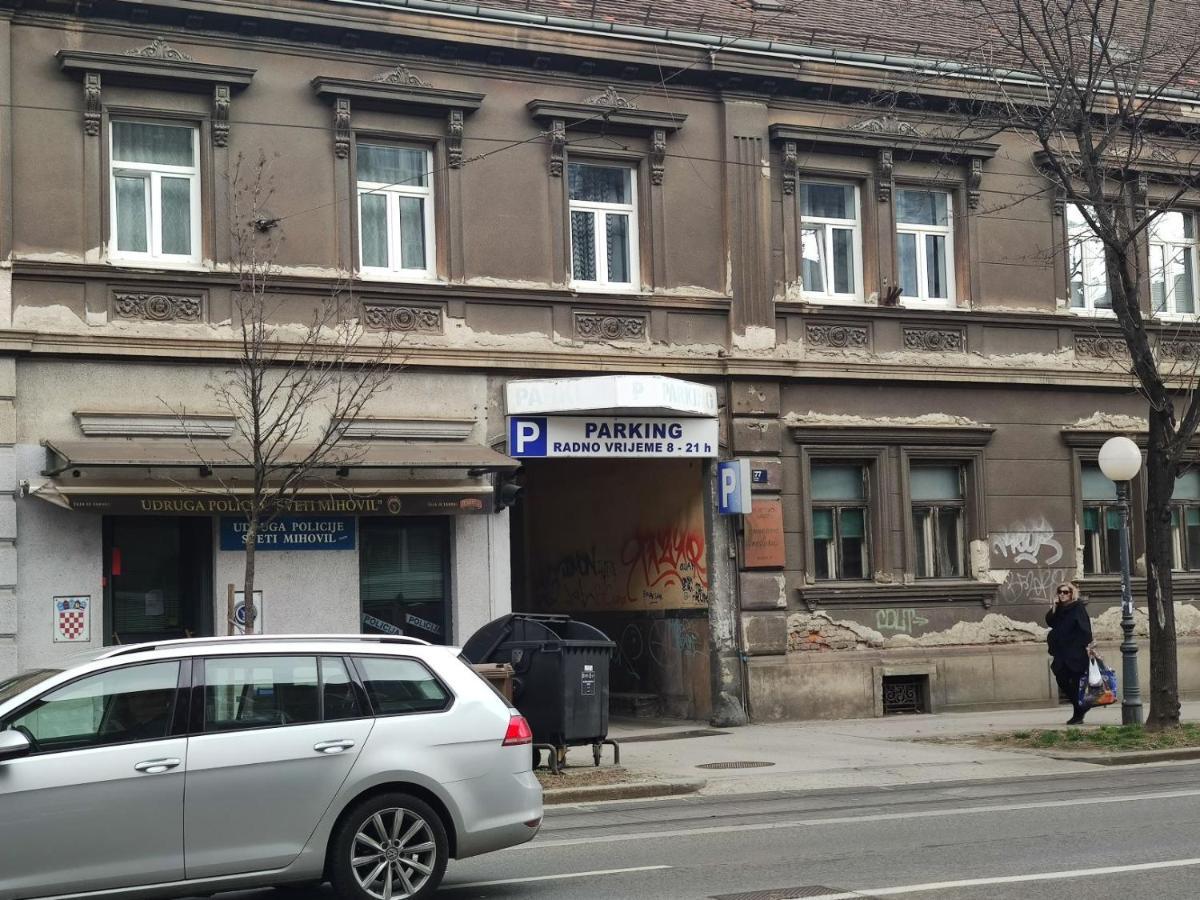 Logo Apartments 5 Min Walk To Main Square Zagreb Luaran gambar